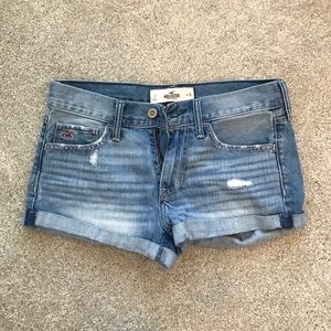 Cute Hollister light wash jean shorts